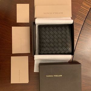 BOTTEGA VENETA Wallet - NEW Black. With box and tags.